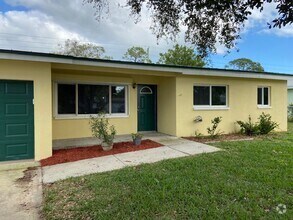 Building Photo - 620 Jacaranda St