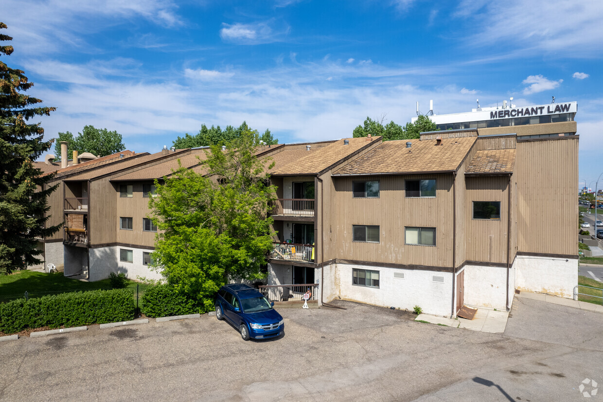 Primary Photo - Albert Park Apartments