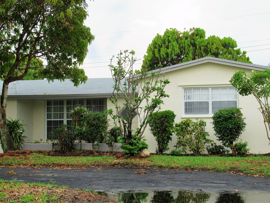 Primary Photo - 7749 Biltmore Blvd