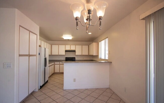 Building Photo - 13002 W Paradise Dr