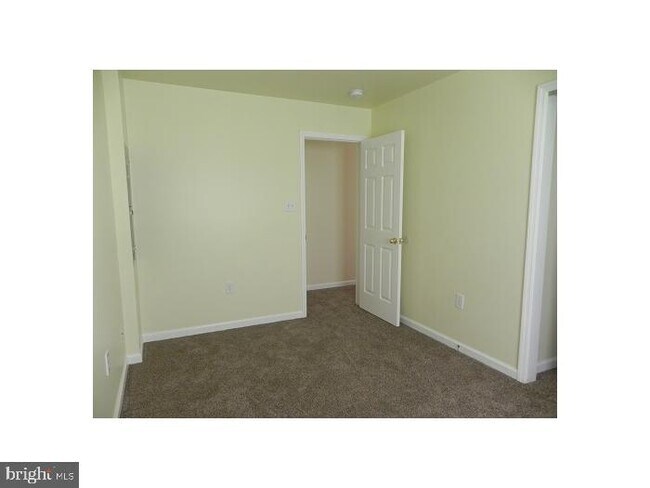 Building Photo - 8-0 Davis Ct