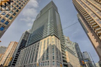 Building Photo - 955 Bay St.