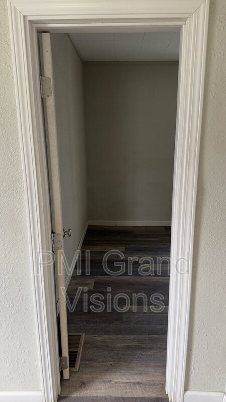 Foto del edificio - 2917 Pine Ave