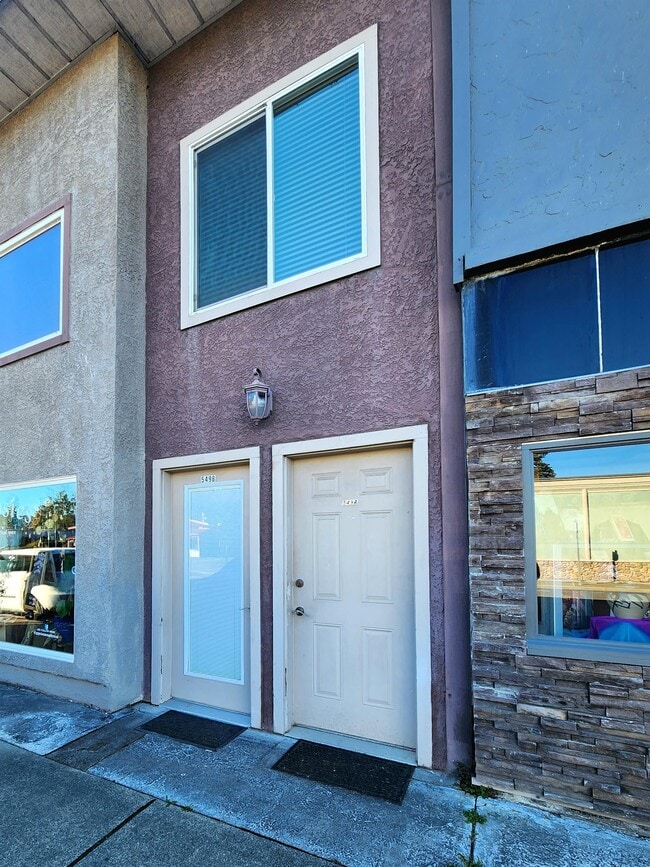 Building Photo - 549 Chetco Ave