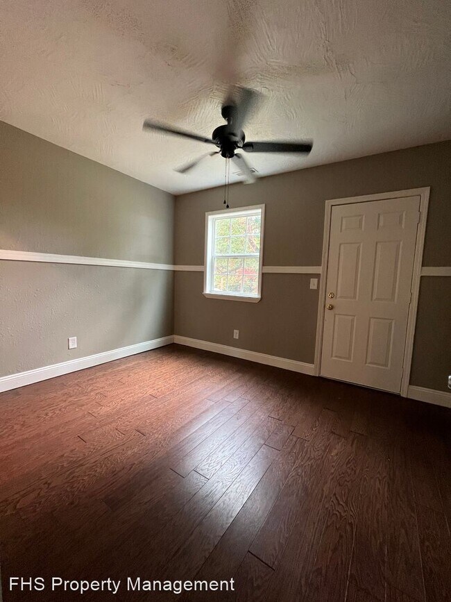 Building Photo - 3 br, 2 bath House - 2222 N Hillcrest