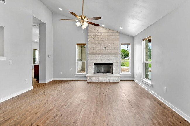 Foto del edificio - 100 Bryson Bend