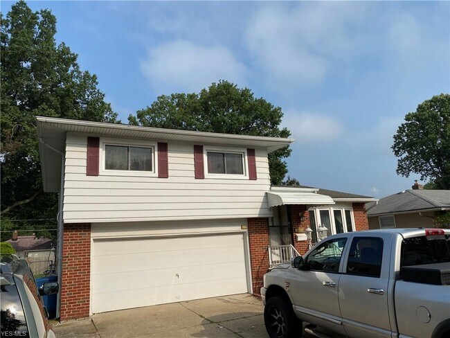 Building Photo - 6339 Beverly Dr