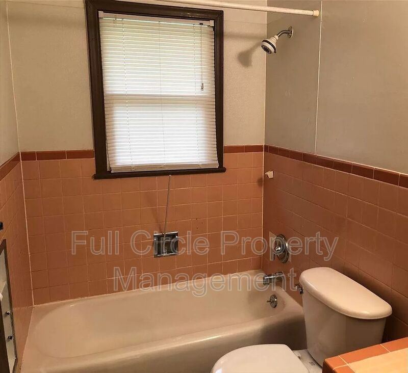 Building Photo - 5439 Fontenelle Blvd