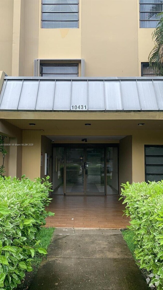 Building Photo - 10431 N Kendall Dr