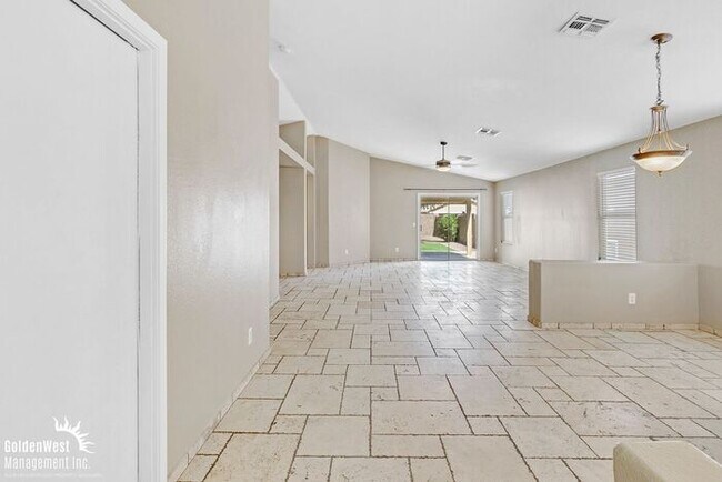 Foto del edificio - Charming 3 Bdm 2Ba Single-Story Home in Gl...