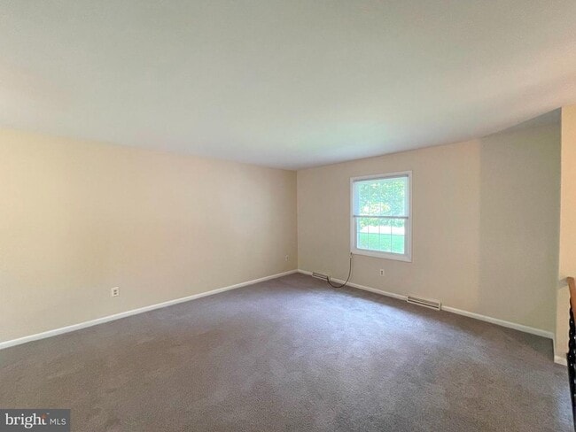 Building Photo - 40865 Spring House Ln