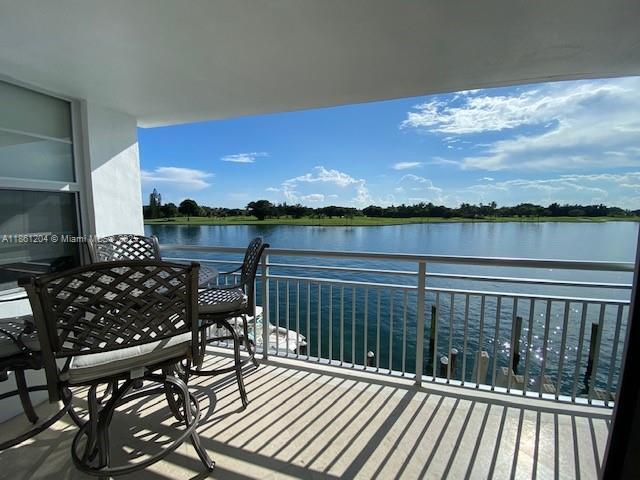 Building Photo - 9250 W Bay Harbor Dr