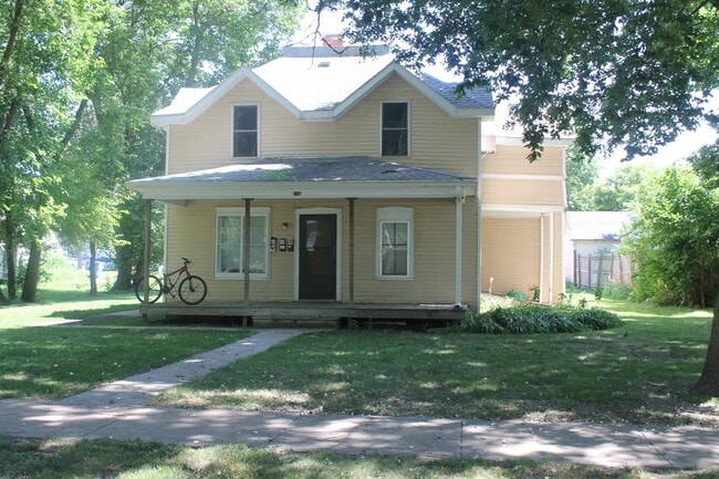 Building Photo - 119 Elm St