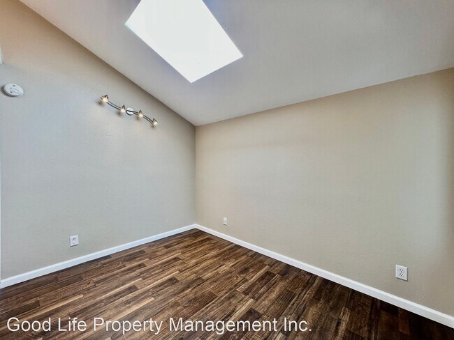 Building Photo - 2 br, 2 bath House - 3954  Bancroft St #15