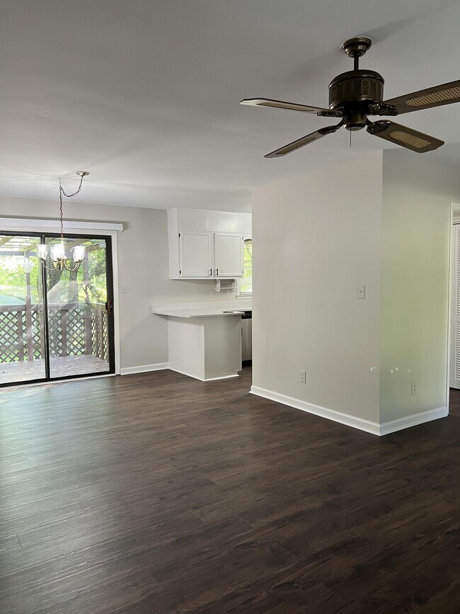 Foto del edificio - 309 Elmhurst Ave