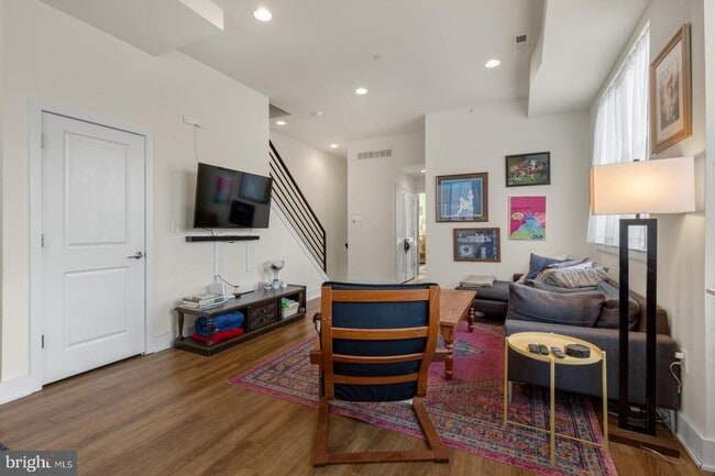 Foto del edificio - 1356 S Bouvier St