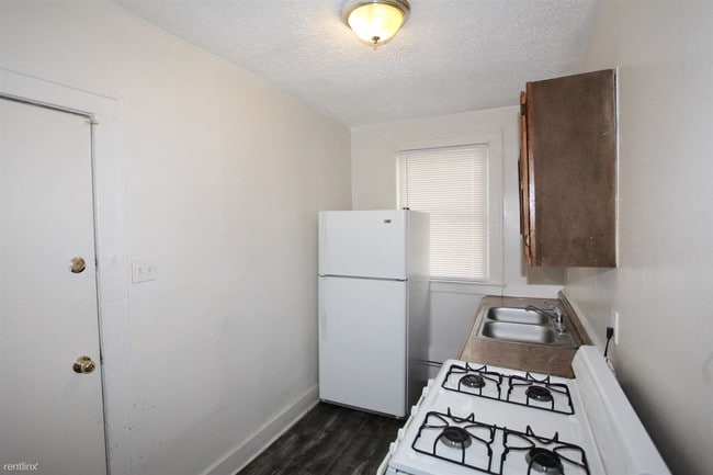 Building Photo - 9932 Lawton St