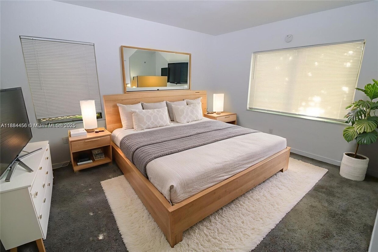 Foto principal - 1139 NE 10th Ave