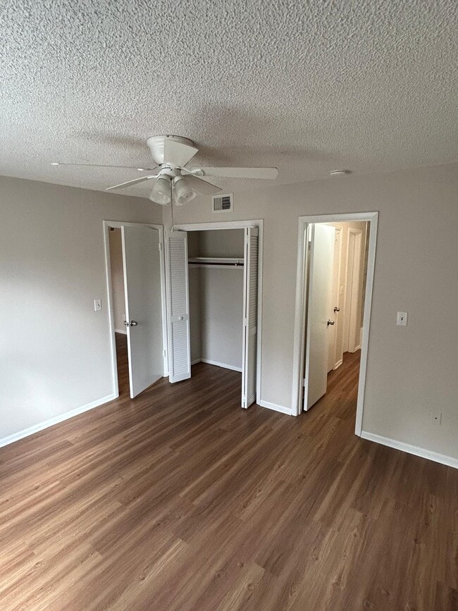 Dormitorio - 1600 Big Tree Rd