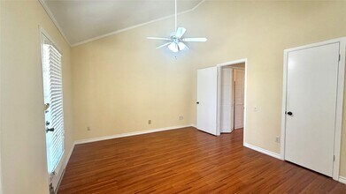 Building Photo - 11710 Southlake Dr
