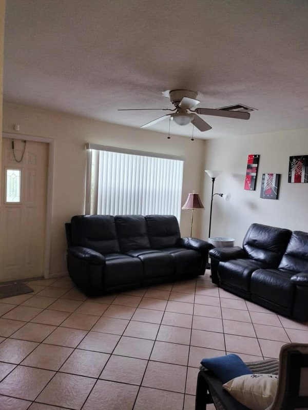 Building Photo - 1536 Barbarie Ln