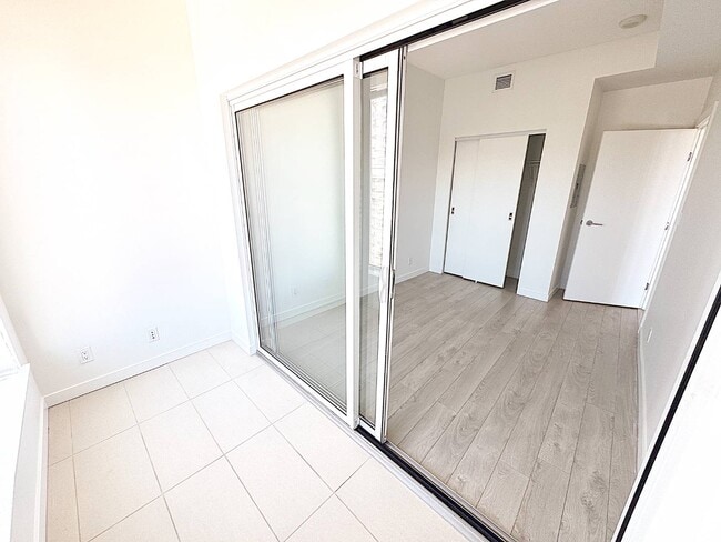 Photo du bâtiment - Centre West - 2210