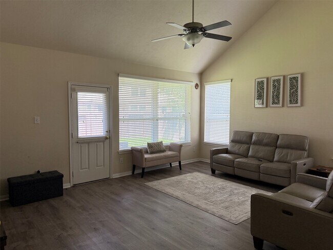 Building Photo - 24930 Diamond Ranch Dr