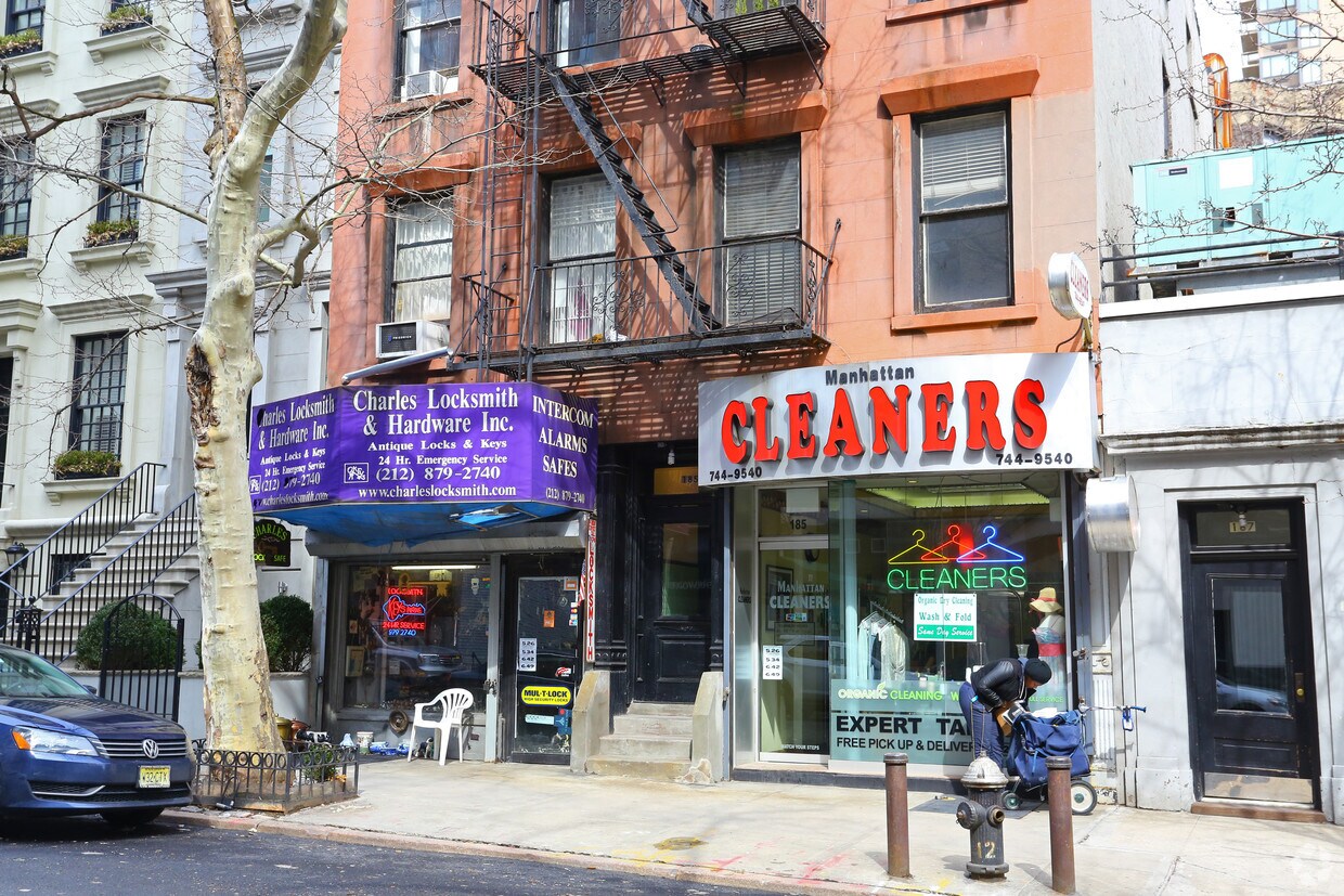 Building Photo - 185 E 80th St