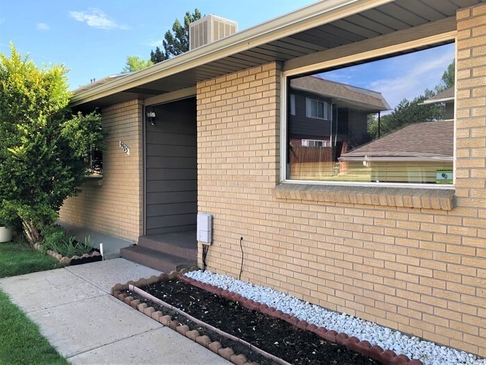 Primary Photo - Gorgeous Condo in Thornton