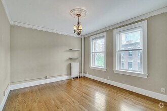 Building Photo - 131 Park Dr