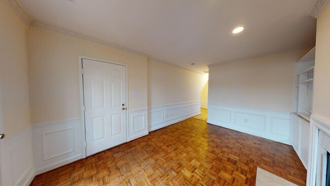 Building Photo - 4621 1/2 Macarthur Boulevard NW