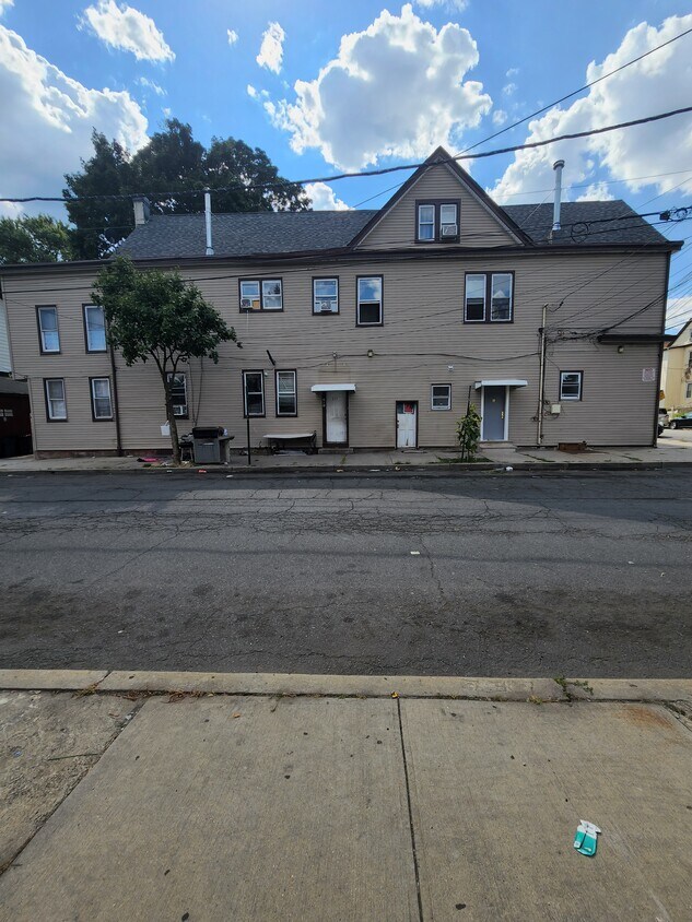 215 Burgess Plz Unit 1, Passaic, NJ 07055 215 Burgess Plz Passaic, NJ