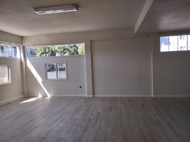 Living Room - 401 Green St