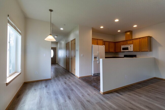 Foto del edificio - Beautiful 3 Bed 2.5 Townhome with 1 Car Ga...
