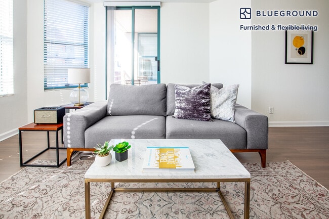 Building Photo - 2 Townsend St