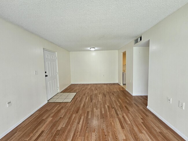 Foto del edificio - 1203 Benoist Farms Rd