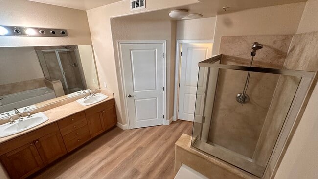 Foto del edificio - 19503 Stevens Creek Blvd