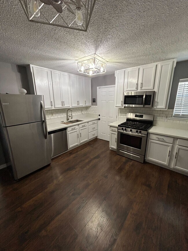 Foto del edificio - 728 Amity Ln