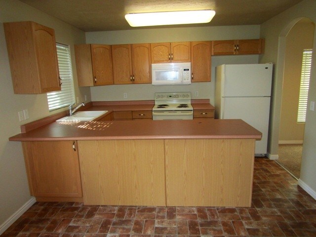 Building Photo - 858 N Wooden Ln