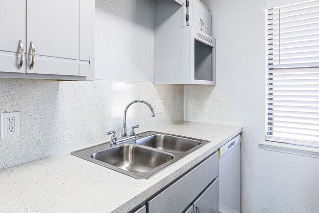 Foto del edificio - 4005 NW Ozmun Ave