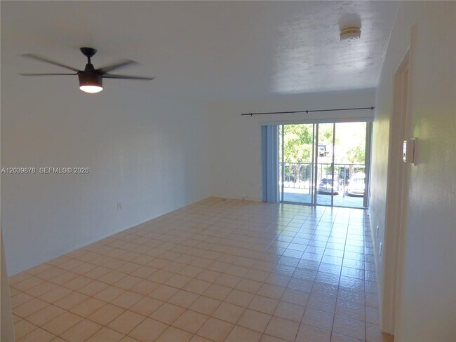 Foto del edificio - 9631 SW 77th Ave