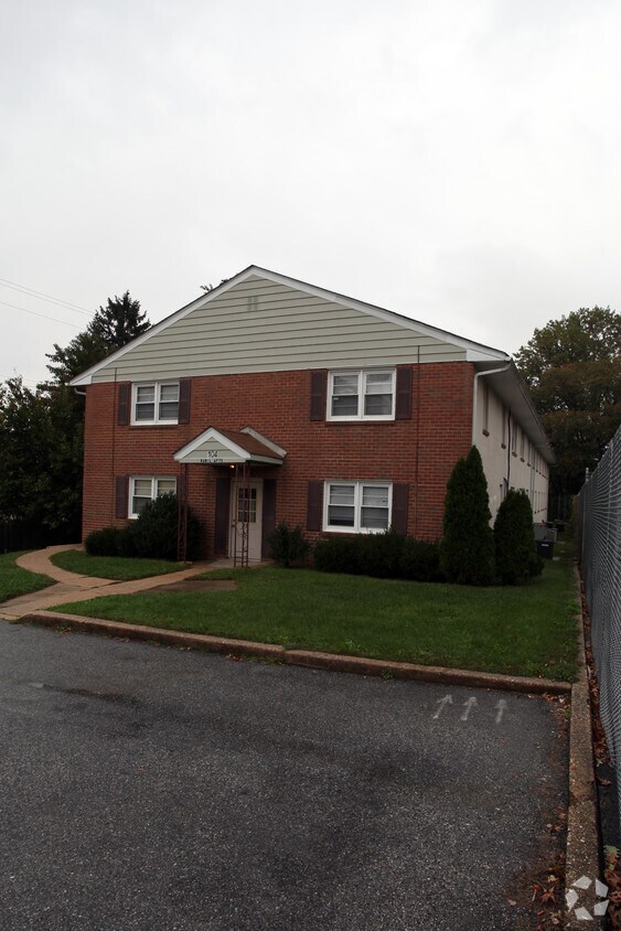 Foto principal - 104 Mcmullin Ave