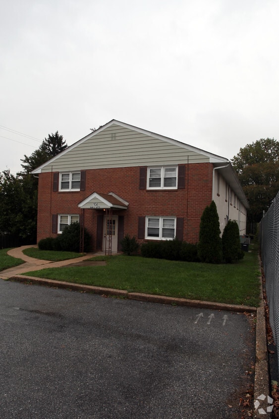 Primary Photo - 104 Mcmullin Ave