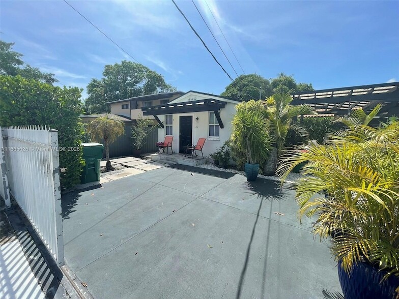 Primary Photo - 210 NE 110th St