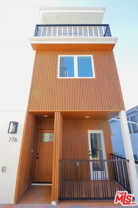 Building Photo - 776 W 25th St