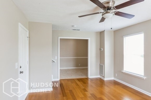 Foto del edificio - Move in by October 15th - GET $500 OFF 1ST...