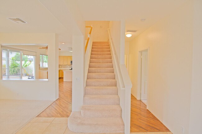 Foto del edificio - Stunning 4-Bedroom Home with Solar and Sal...