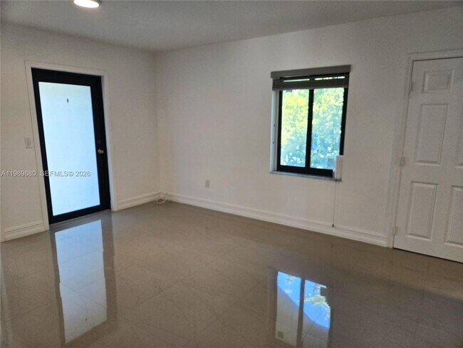 Foto del edificio - 323 SW 31st Ct