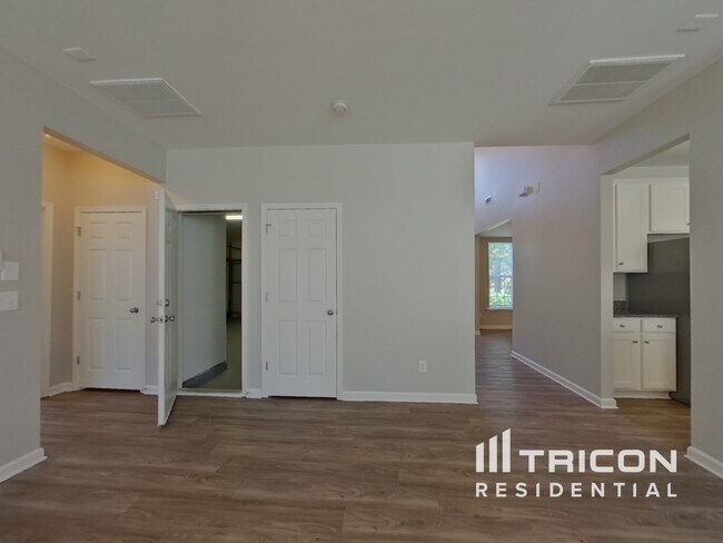 Building Photo - 301 Minitree Ln