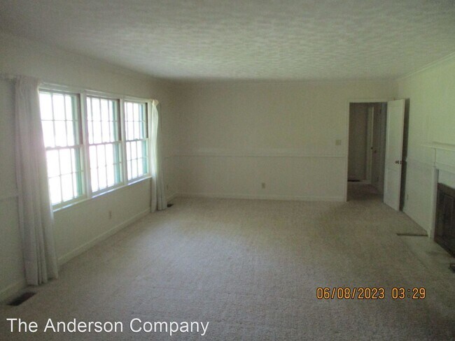Building Photo - 3 br, 1.5 bath House - 1803 Whispering pin...